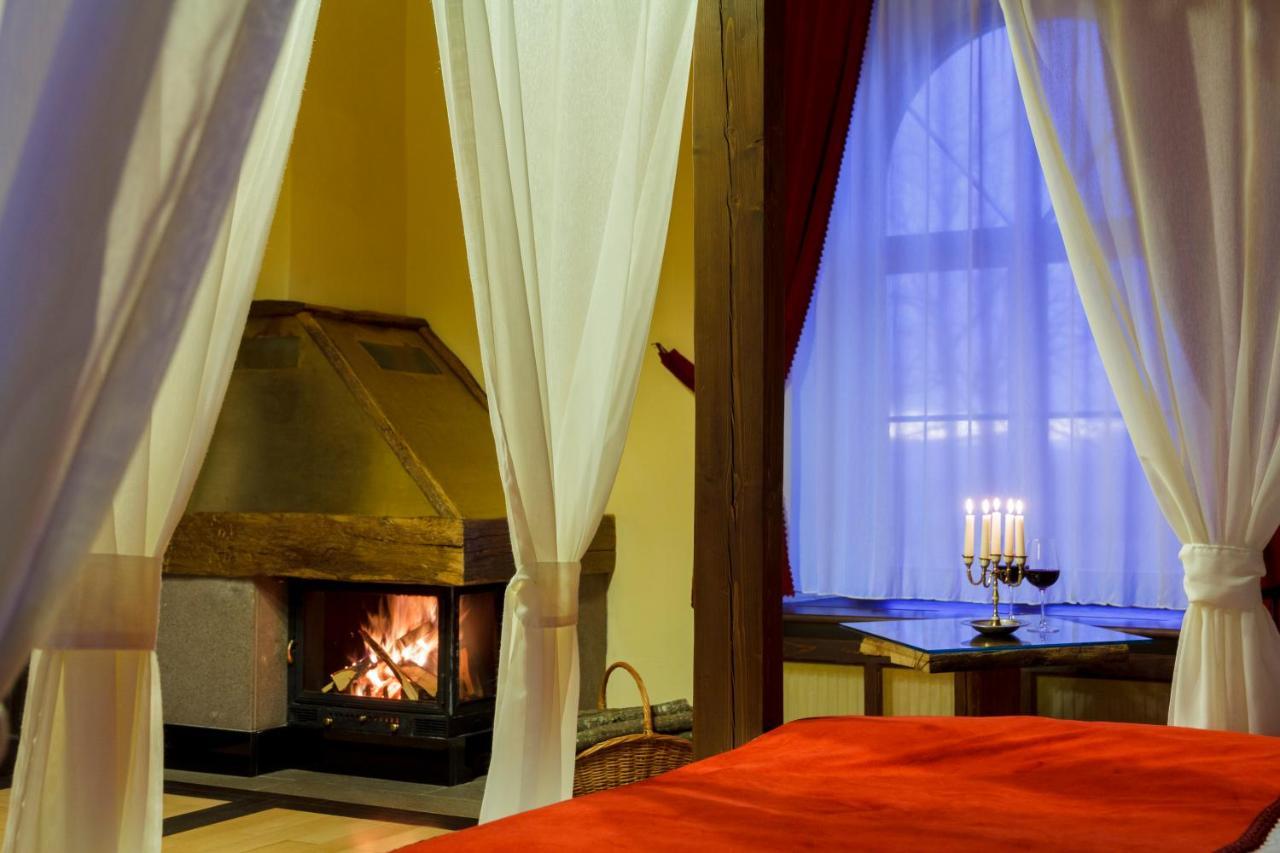 Castle Hotel Daniel Baraolt Ngoại thất bức ảnh