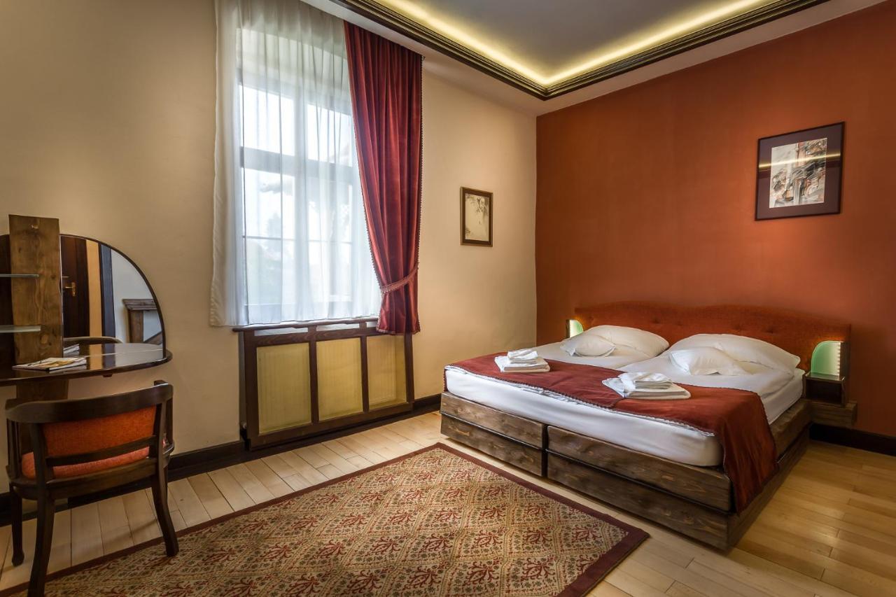 Castle Hotel Daniel Baraolt Ngoại thất bức ảnh
