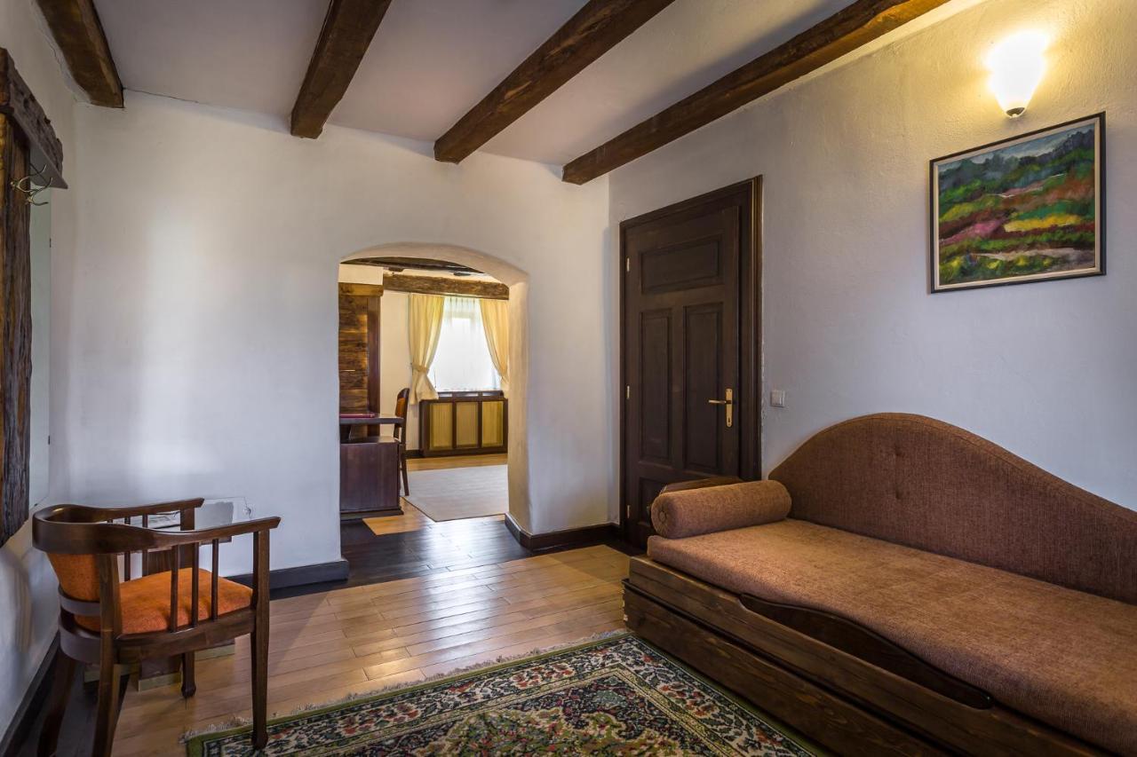 Castle Hotel Daniel Baraolt Ngoại thất bức ảnh