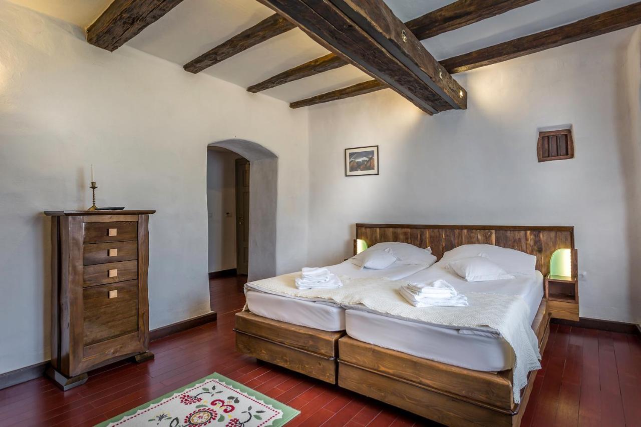 Castle Hotel Daniel Baraolt Ngoại thất bức ảnh