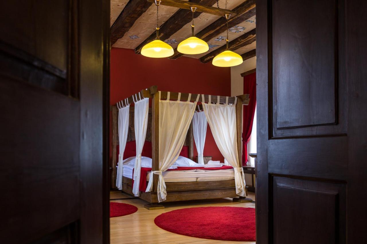 Castle Hotel Daniel Baraolt Ngoại thất bức ảnh