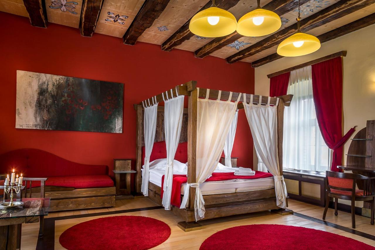 Castle Hotel Daniel Baraolt Ngoại thất bức ảnh