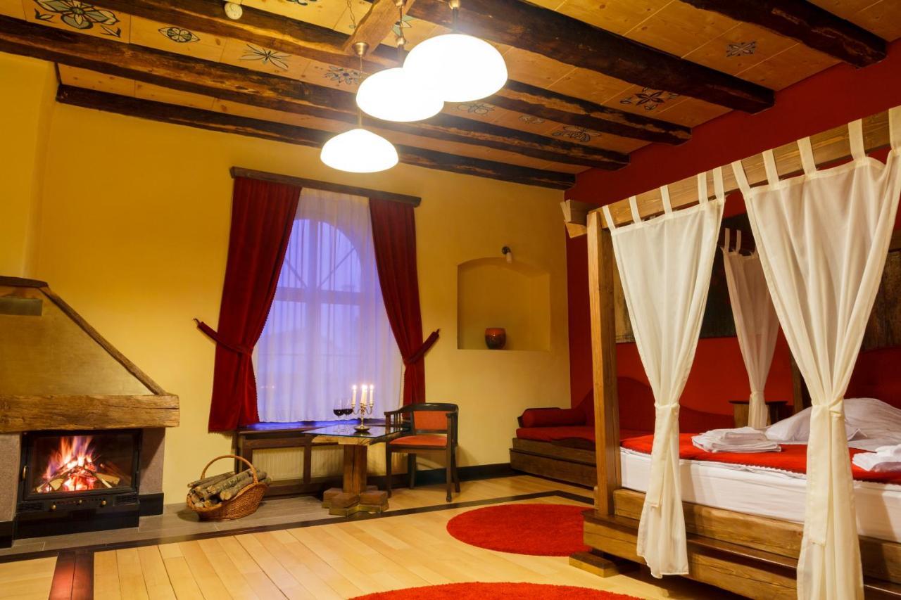 Castle Hotel Daniel Baraolt Ngoại thất bức ảnh