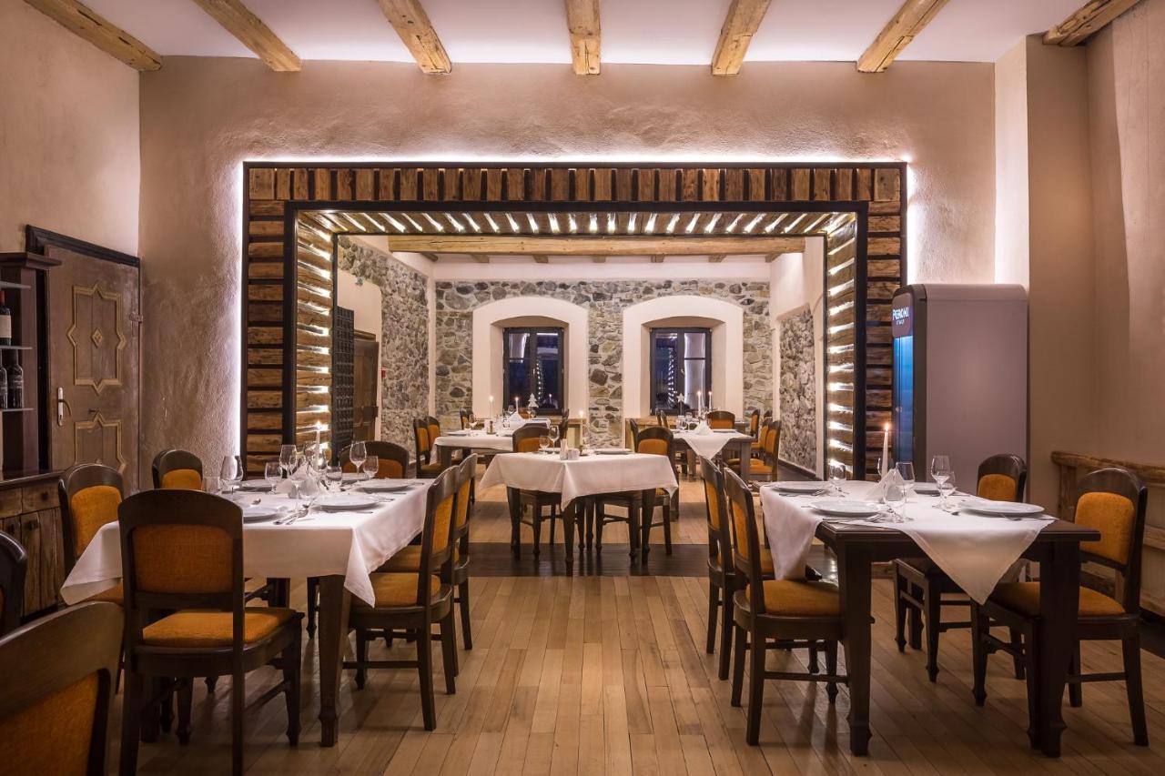 Castle Hotel Daniel Baraolt Ngoại thất bức ảnh