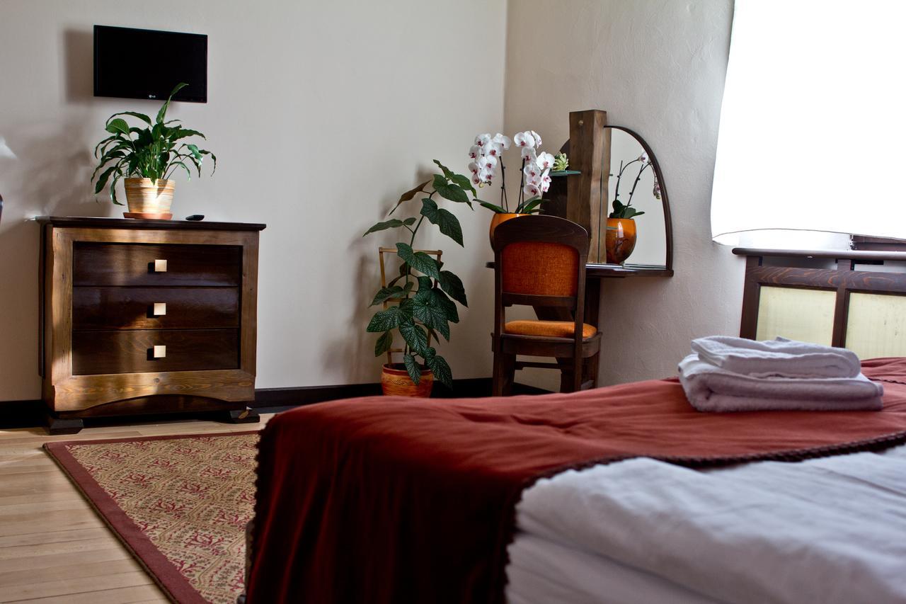 Castle Hotel Daniel Baraolt Ngoại thất bức ảnh
