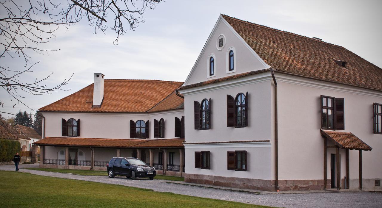 Castle Hotel Daniel Baraolt Ngoại thất bức ảnh