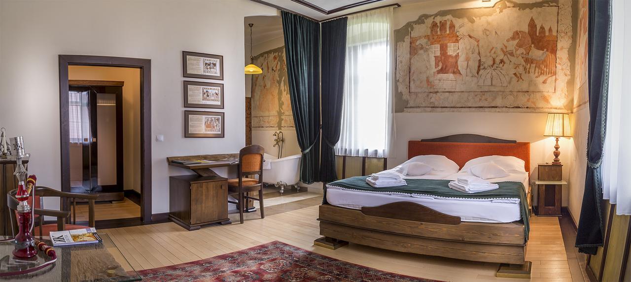 Castle Hotel Daniel Baraolt Ngoại thất bức ảnh
