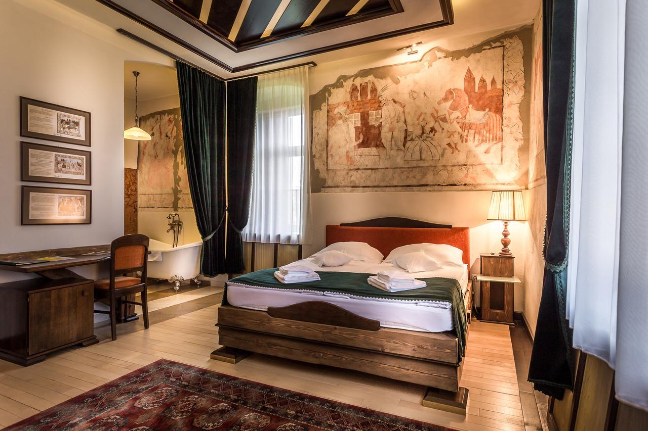Castle Hotel Daniel Baraolt Ngoại thất bức ảnh