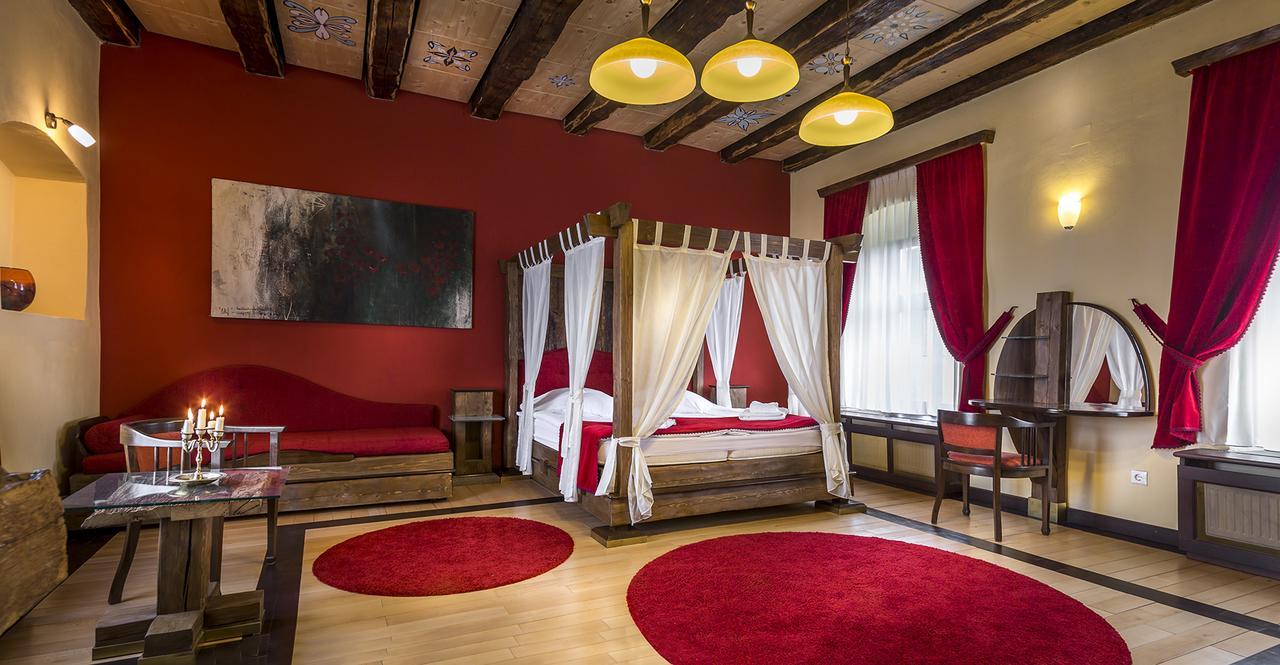 Castle Hotel Daniel Baraolt Ngoại thất bức ảnh
