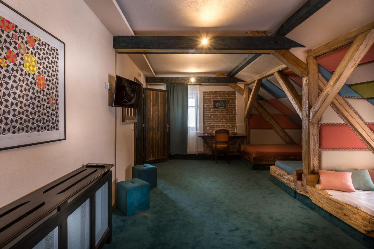 Castle Hotel Daniel Baraolt Ngoại thất bức ảnh