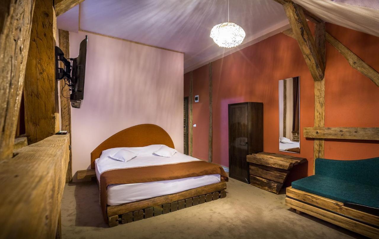 Castle Hotel Daniel Baraolt Ngoại thất bức ảnh