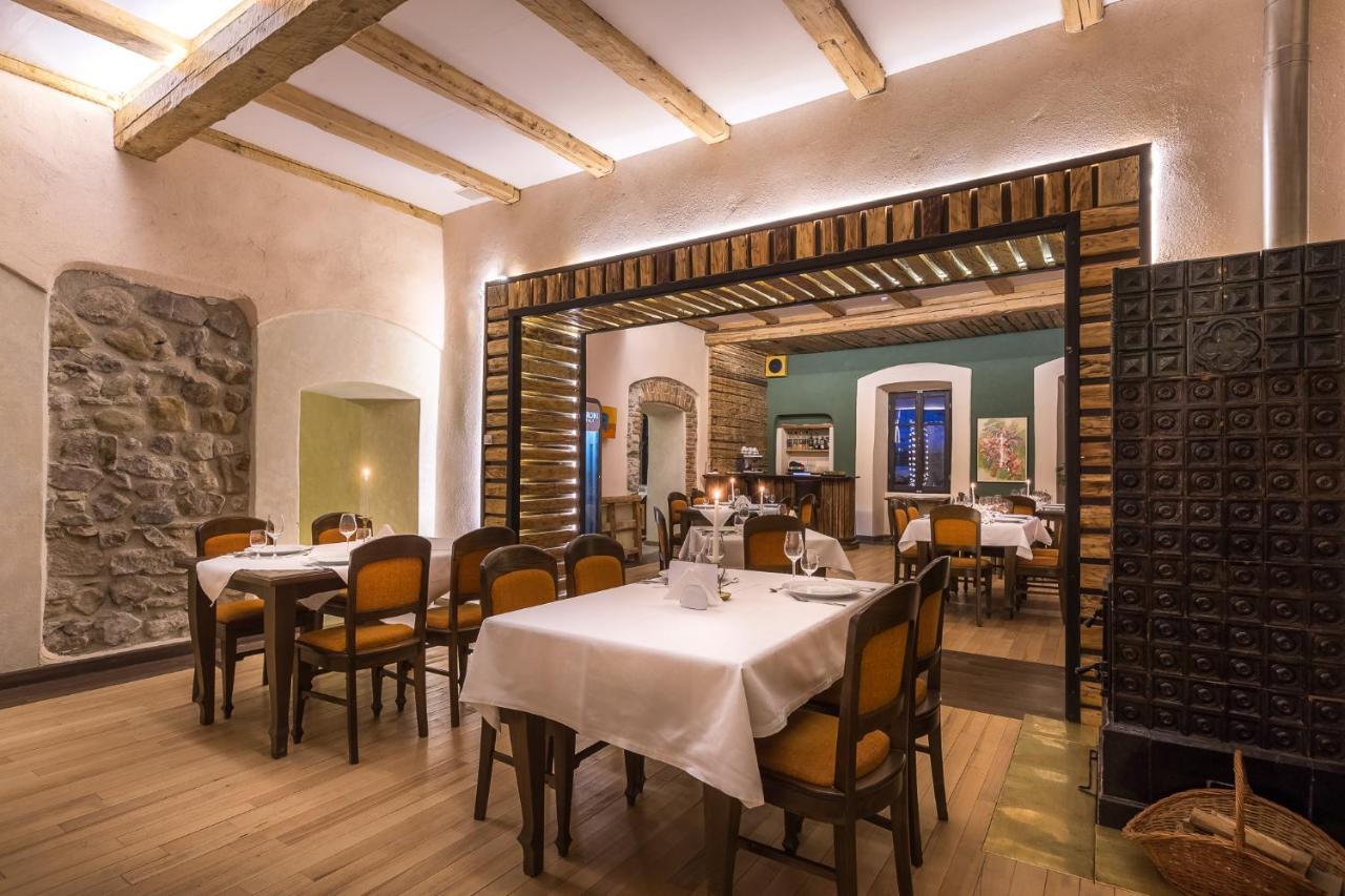 Castle Hotel Daniel Baraolt Ngoại thất bức ảnh